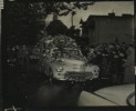 Przejazd samochodu z kopią obrazu Matki Boskiej Częstochowskiej prawdopodobnie ulicami Gdańska, fot. Janusz Uklejewski, 28 maja 1966 r. APG, 3385/418,1/7.  